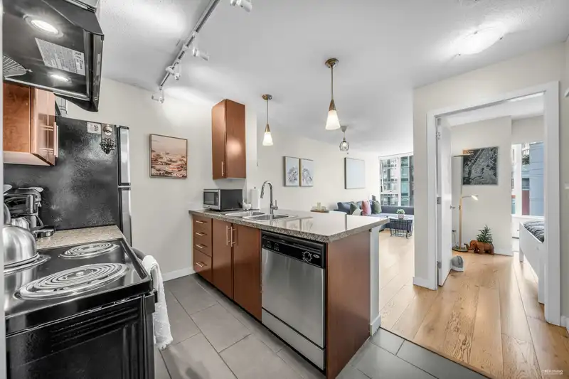 703 58 KEEFER PLACE - photo 2 of 32