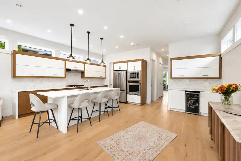 344 E 21 STREET - photo 2 of 39