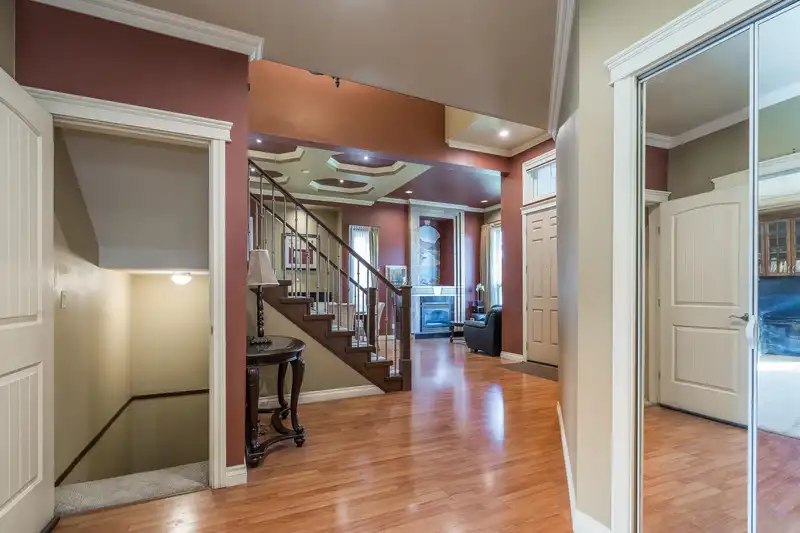 7625 151A STREET - photo 4 of 40