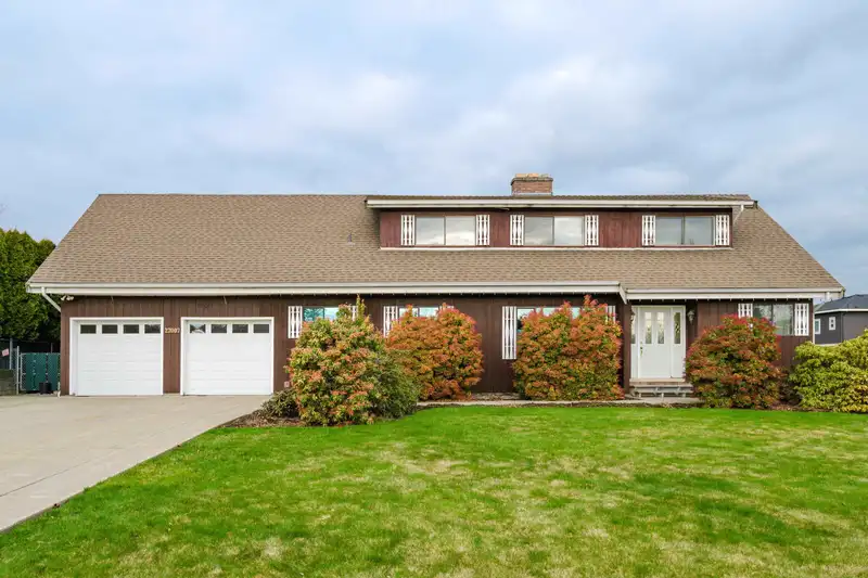 27007 25 AVENUE - photo 2 of 40