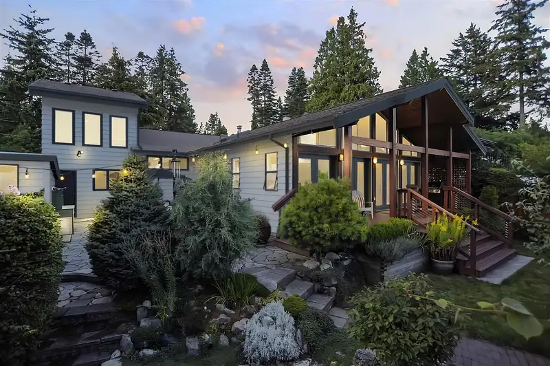 13044 14 AVENUE - photo 1 of 40