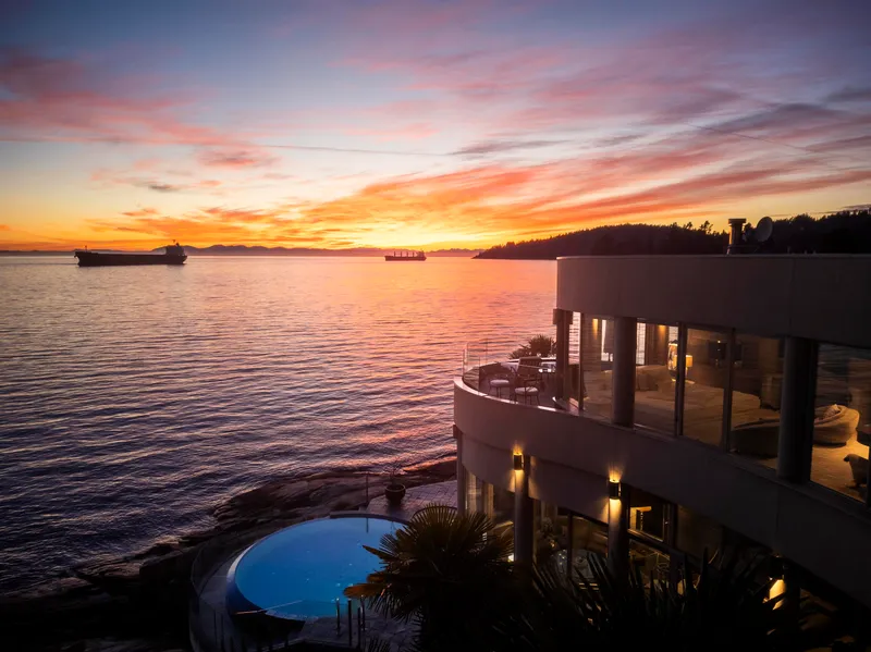 3912 MARINE DRIVE - photo 1 of 25