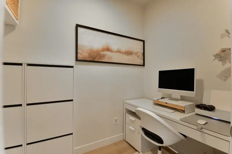 405 1892 STARLING DRIVE - photo 3 of 40