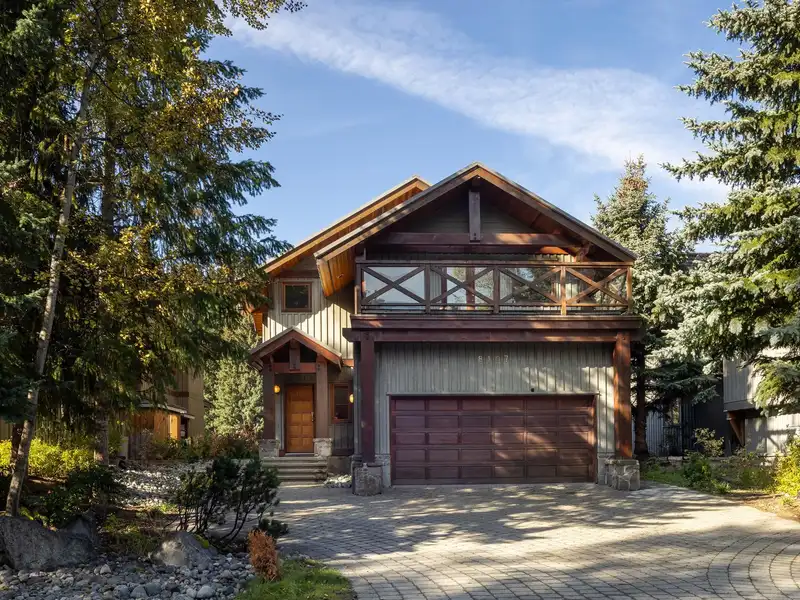 8107 MUIRFIELD CRESCENT - photo 1 of 40