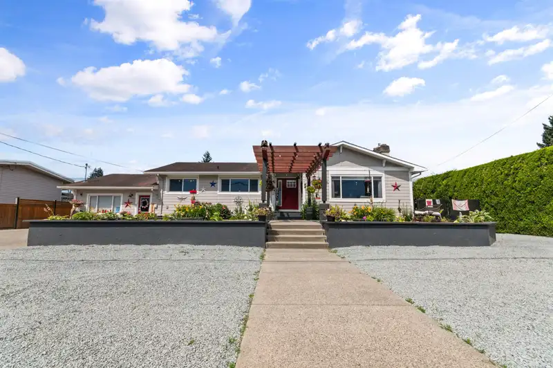 1549 PINEWOOD AVENUE - photo 1 of 40