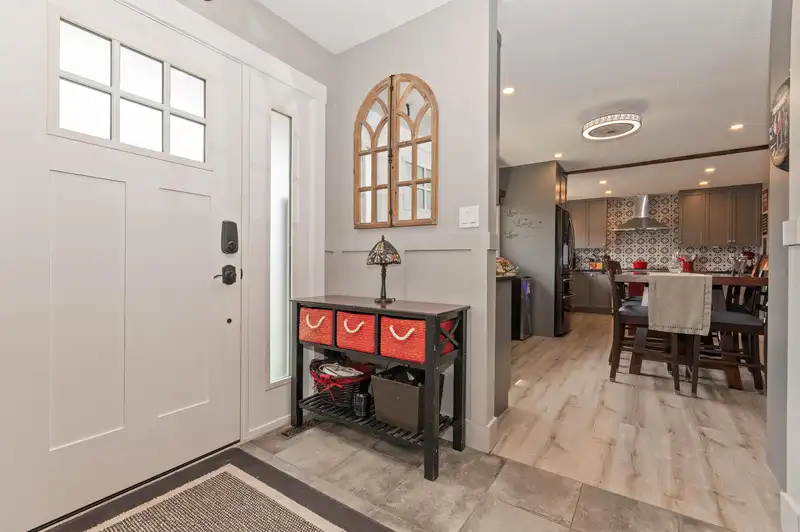 1549 PINEWOOD AVENUE - photo 3 of 40