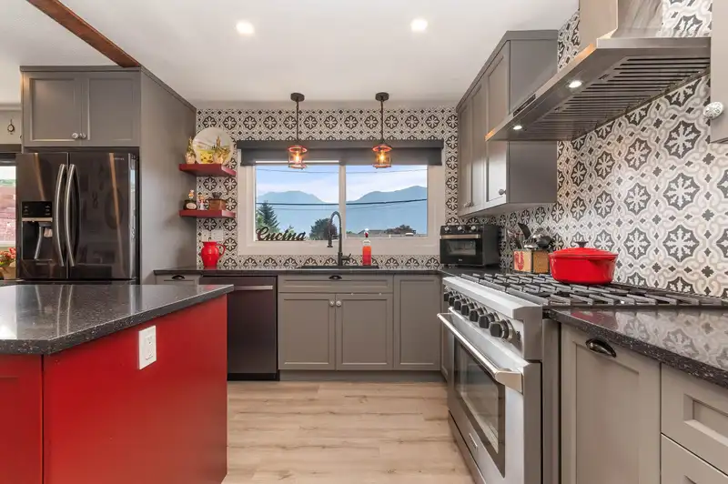 1549 PINEWOOD AVENUE - photo 4 of 40