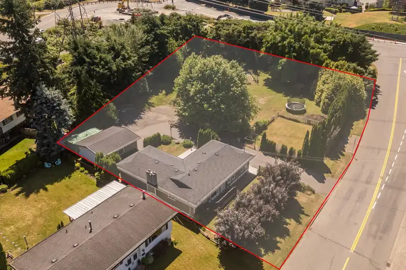 34348 LABURNUM AVENUE - photo 2 of 40