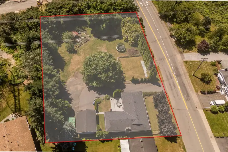 34348 LABURNUM AVENUE - photo 3 of 40