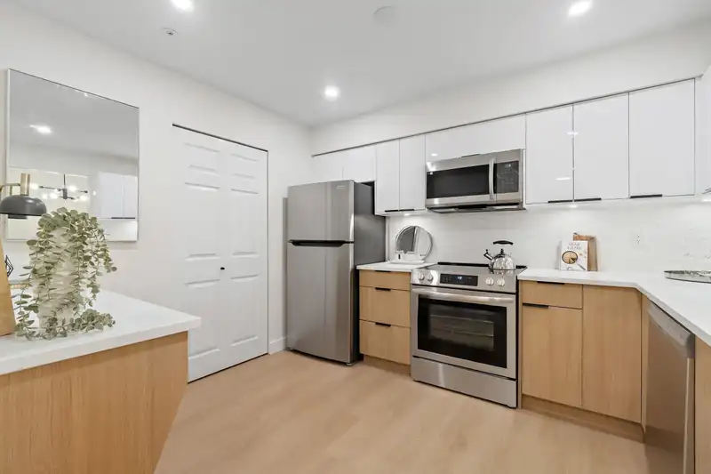 310 1200 EASTWOOD STREET - photo 3 of 24