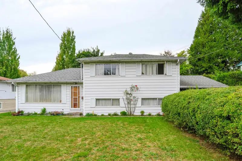 9253 137A STREET - photo 3 of 13