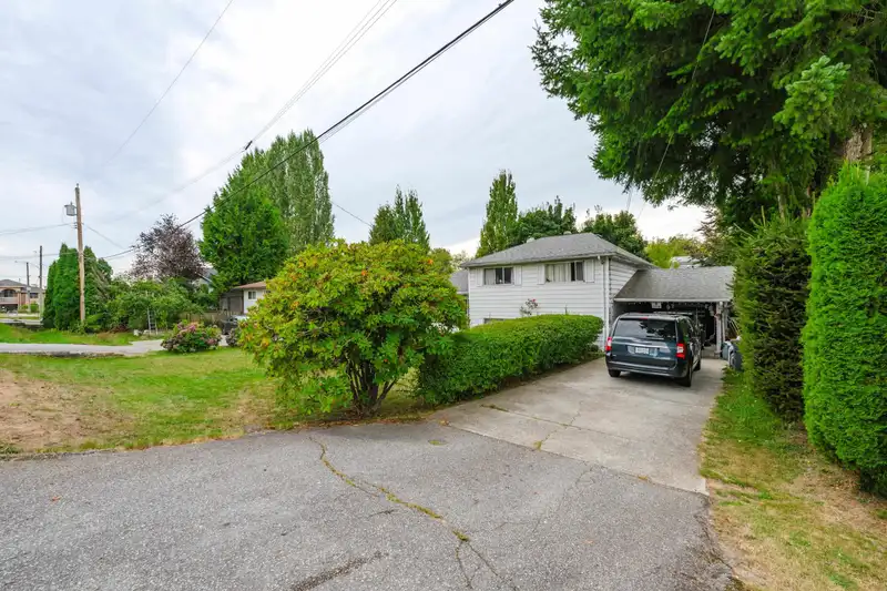 9253 137A STREET - photo 4 of 13