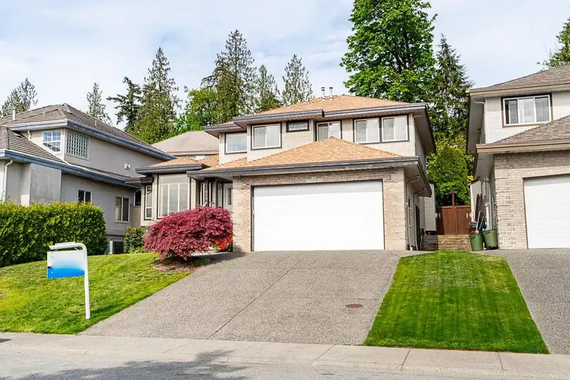 10439 TAMARACK CRESCENT - photo 1 of 36