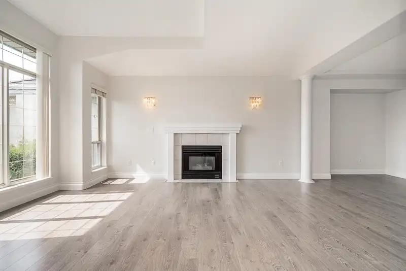 10439 TAMARACK CRESCENT - photo 2 of 36