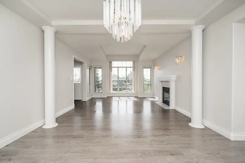 10439 TAMARACK CRESCENT - photo 4 of 36
