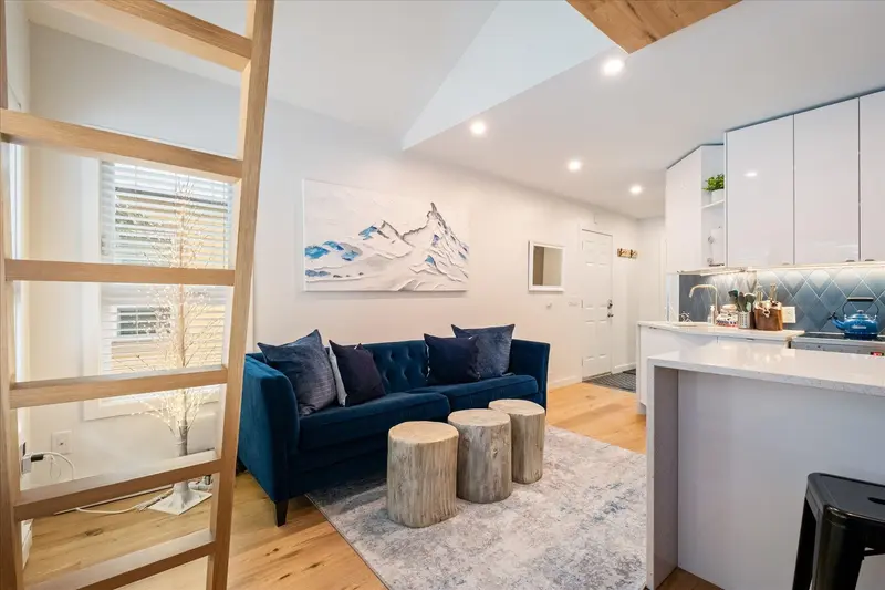 4 2170 SARAJEVO DRIVE - photo 2 of 11