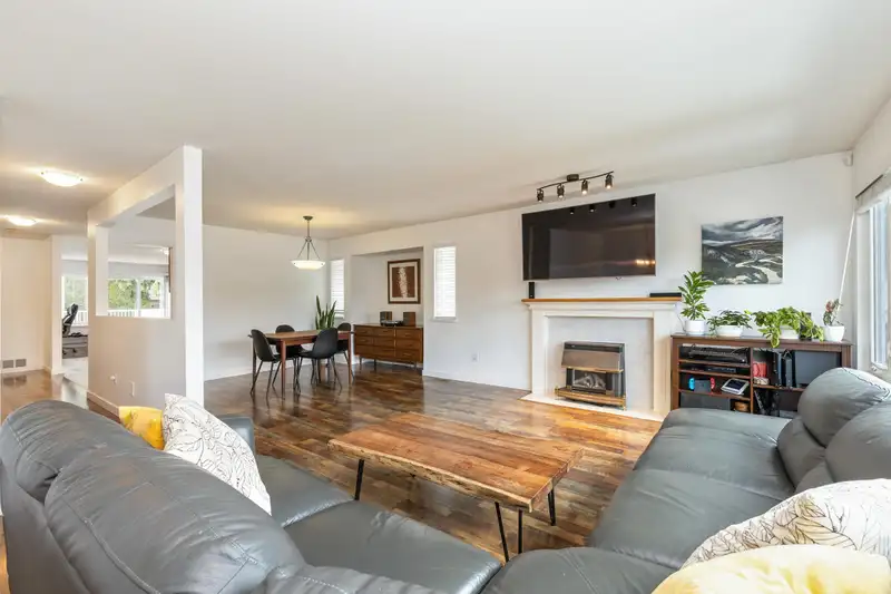 3843 TORONTO STREET - photo 3 of 34