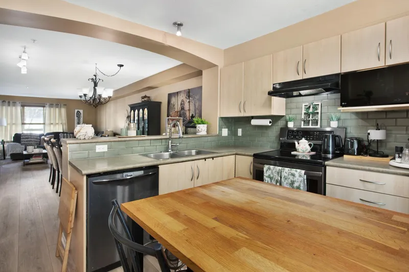 107 6747 203 STREET - photo 4 of 25