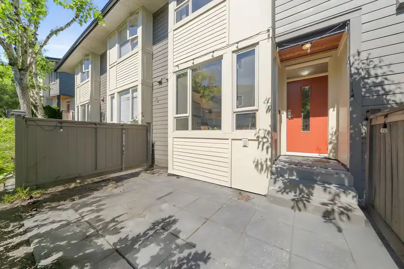 131 9229 UNIVERSITY CRESCENT - photo 2 of 36