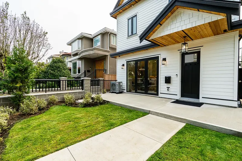 1 2248 E 48TH AVENUE - photo 2 of 25