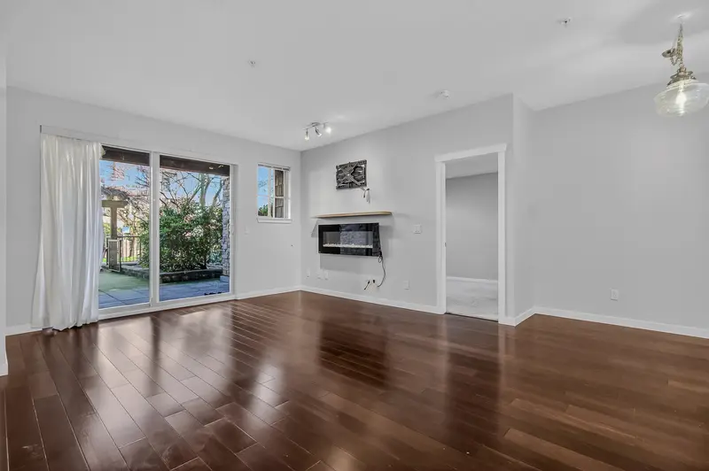 114 2336 WHYTE AVENUE - photo 4 of 25