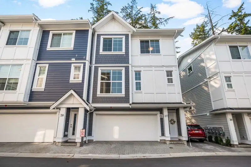 37 20321 80 AVENUE - photo 1 of 33