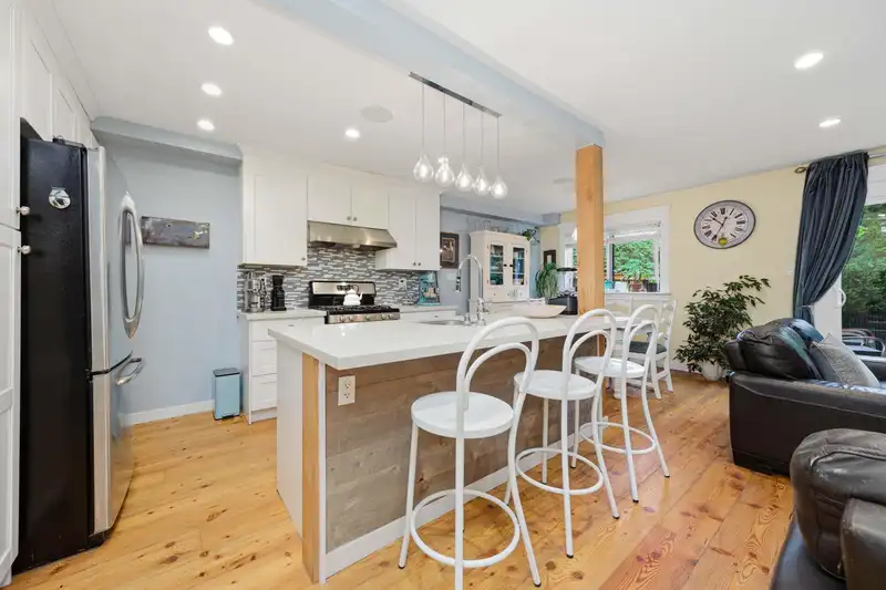 1126 PREMIER STREET - photo 1 of 40