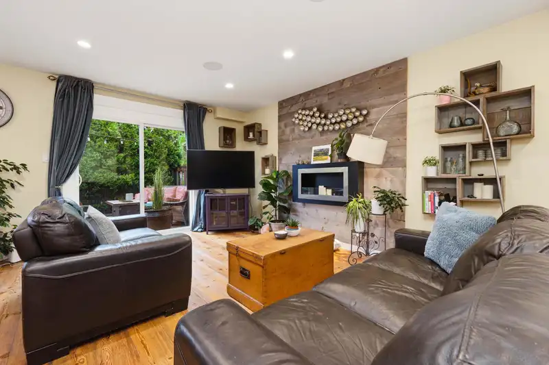 1126 PREMIER STREET - photo 4 of 40