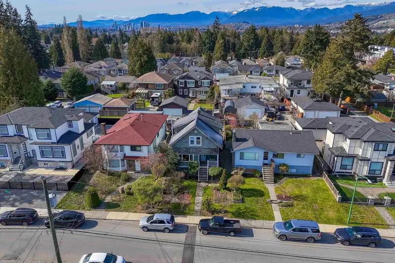 8351 14TH AVENUE - photo 3 of 37
