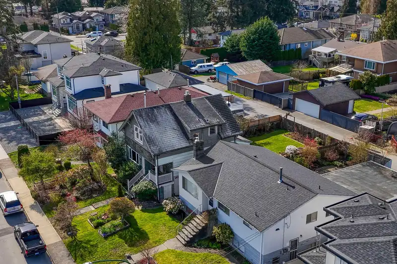 8351 14TH AVENUE - photo 4 of 37