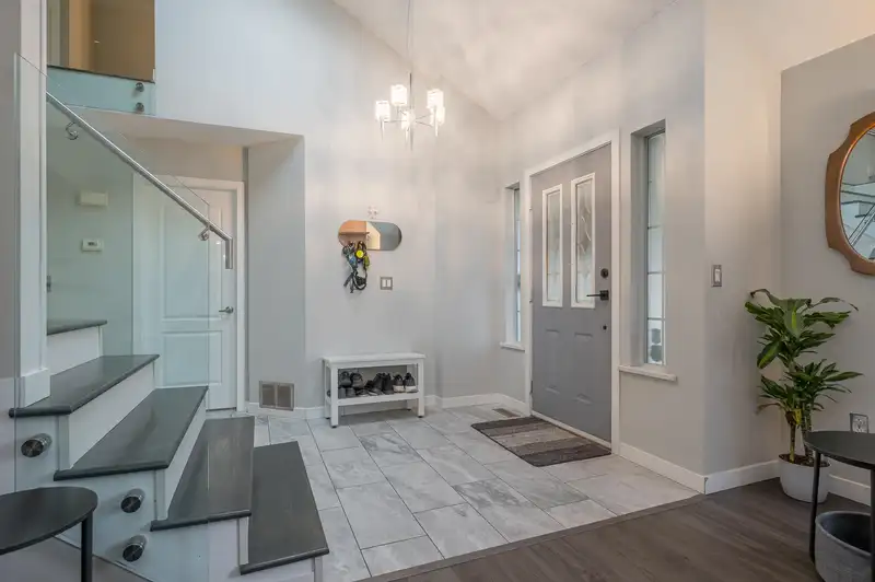 18586 62 AVENUE - photo 2 of 37