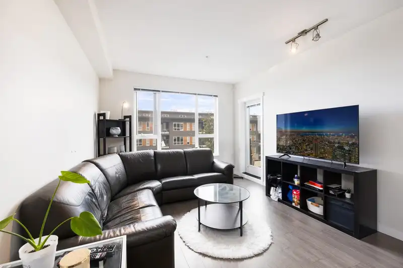 205 9168 SLOPES MEWS - photo 2 of 23