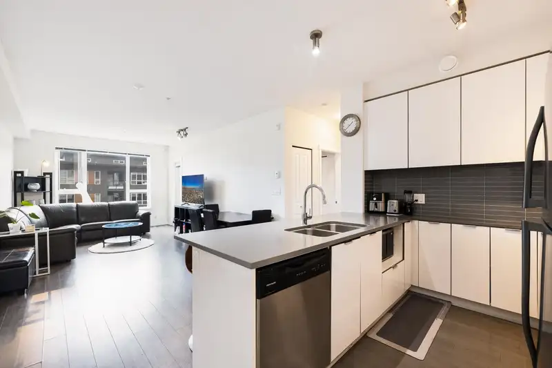 205 9168 SLOPES MEWS - photo 3 of 23