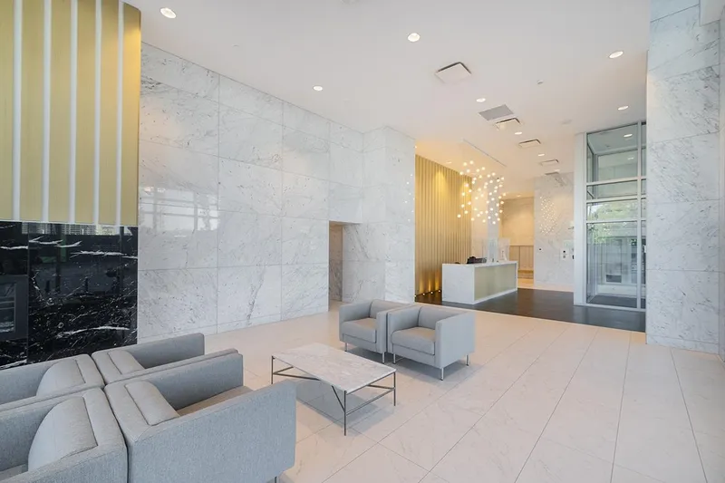 305 2085 SKYLINE COURT - photo 2 of 20