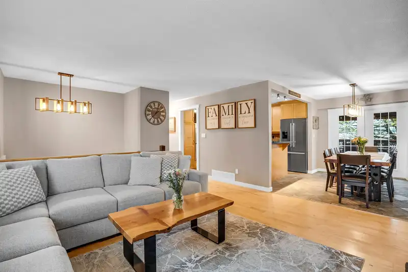 11472 85 AVENUE - photo 1 of 36