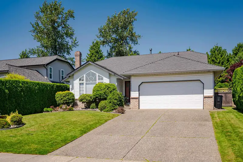 18565 62 AVENUE - photo 2 of 39