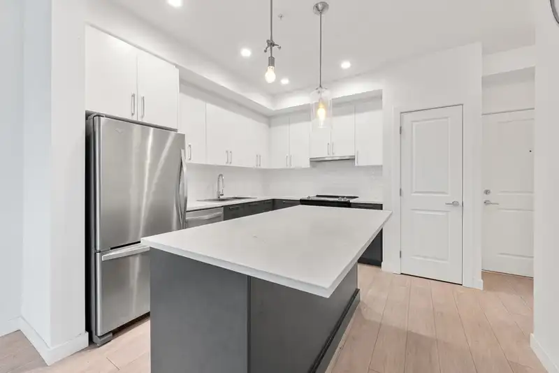 B227 20834 80 AVENUE - photo 2 of 15