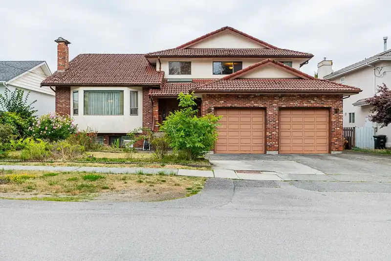 581 CLIFF AVENUE - photo 1 of 38