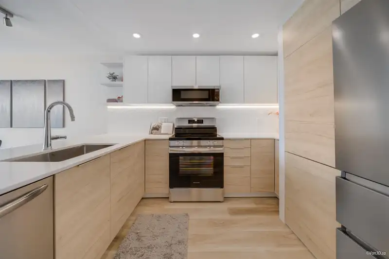 402 212 LONSDALE AVENUE - photo 1 of 28