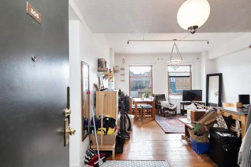 305 175 E BROADWAY - photo 3 of 17