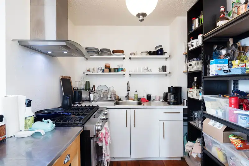 305 175 E BROADWAY - photo 4 of 17