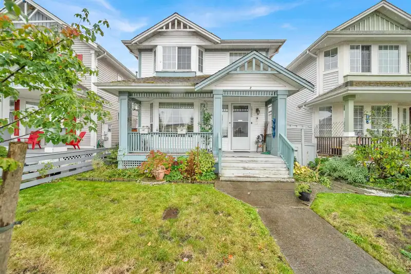 18556 65 AVENUE - photo 1 of 33
