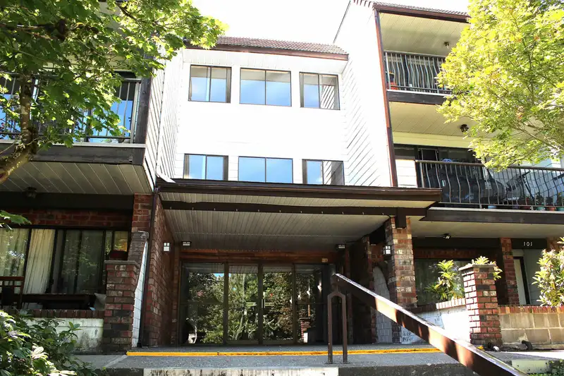208 7473 140 STREET - photo 2 of 22