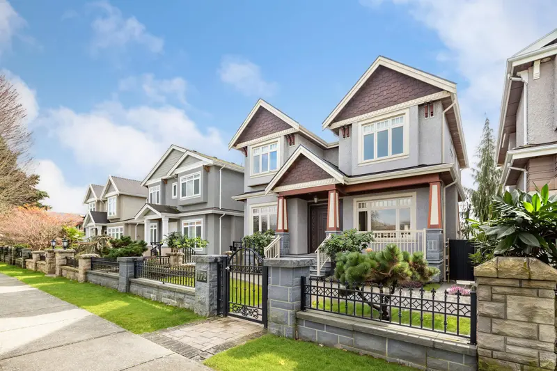 172 W 46TH AVENUE - photo 3 of 25