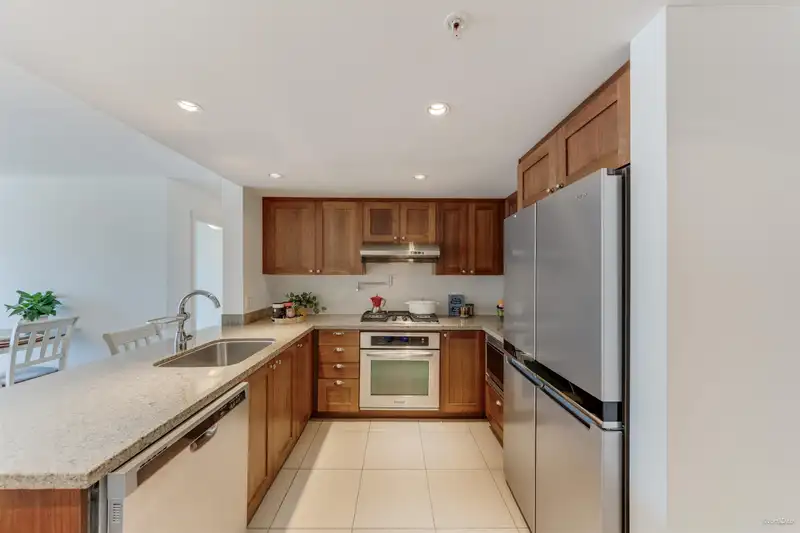 228 9373 HEMLOCK DRIVE - photo 3 of 39