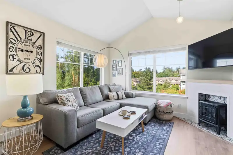 410 19340 65 AVENUE - photo 1 of 33