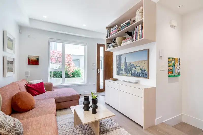 2121 W 7TH AVENUE - photo 3 of 37