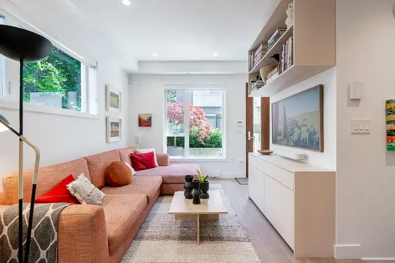 2121 W 7TH AVENUE - photo 4 of 37