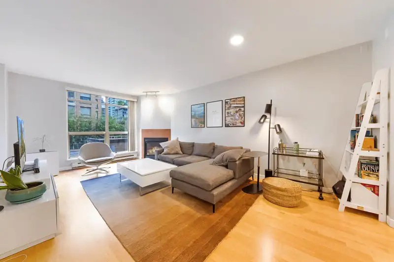 508 819 HAMILTON STREET - photo 3 of 22
