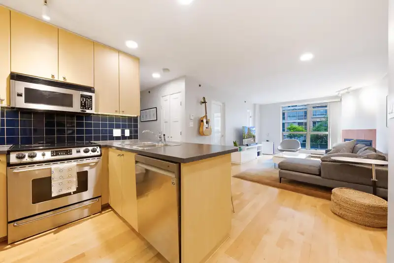 508 819 HAMILTON STREET - photo 4 of 22